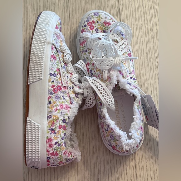 Superga x LoveShackFancy 2750
Flower Fringed Sneakers Size 6.5 NWT - Picture 1 of 5